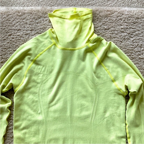 Lululemon Athletica Run Swiftly Long Sleeve Turtleneck Tee - Picture 2 of 6